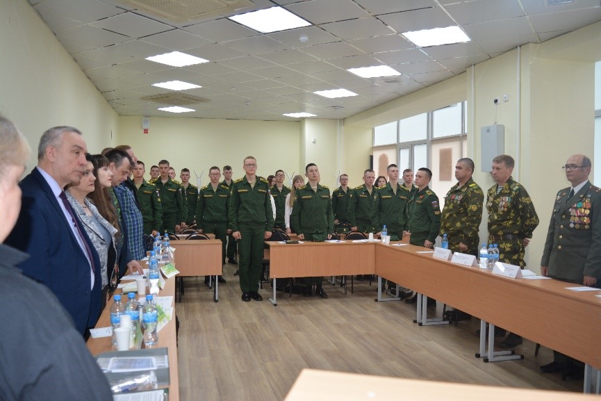 В Филиале АНО ВО «Институт деловой карьеры» в Тюменской области состоялся круглый стол «Герои нашего времени: по следам воинской Славы»