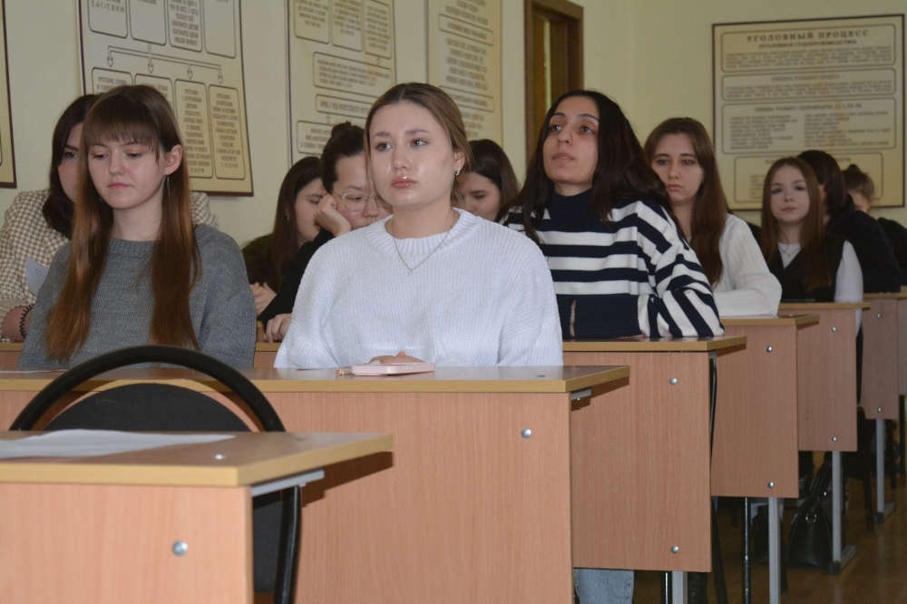«Строки, опаленные войной»: в нашем филиале прошел устный журнал «Фронтовые конверты»