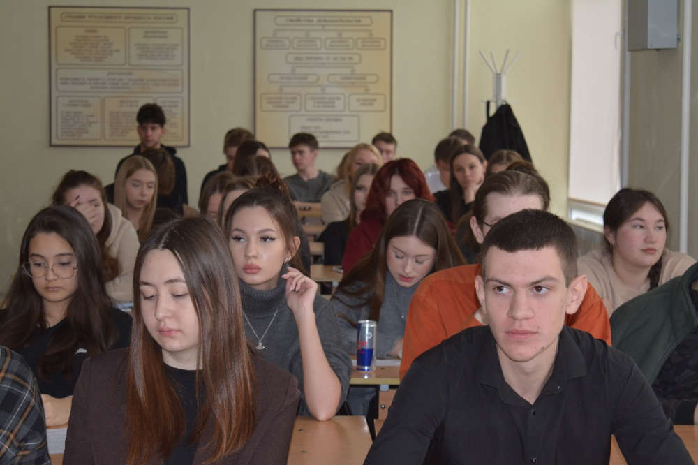 «Строки, опаленные войной»: в нашем филиале прошел устный журнал «Фронтовые конверты»